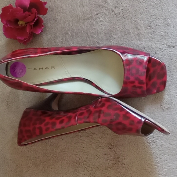 TAHARI | Red Black Patent Heel - Picture 7 of 10